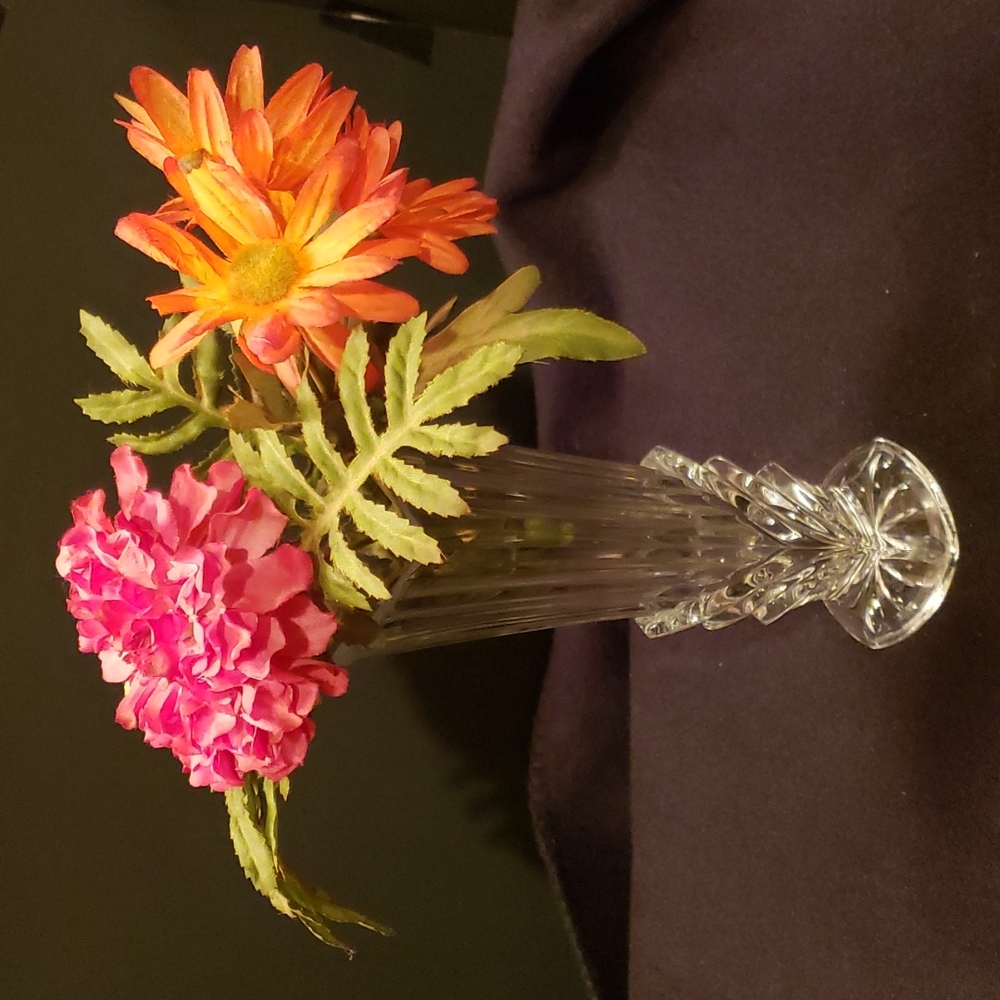 Heart Shaped Top Ribbed Bud Vase STUDIO NOVA